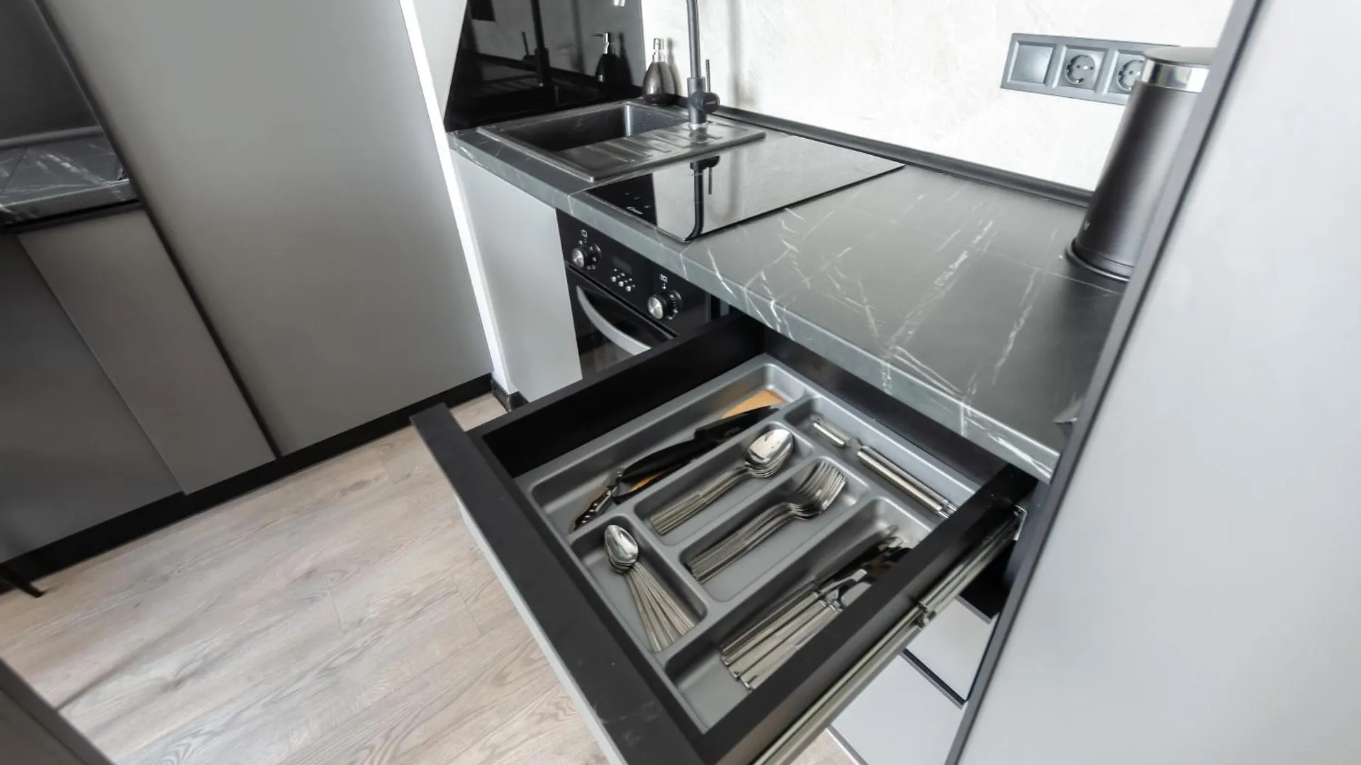 Petrovdom Apartments 05-104A In Rc Yaroslaviv Grad, Bulvarno-Kudriavska 17B Kyiv 0*,  Ukraine